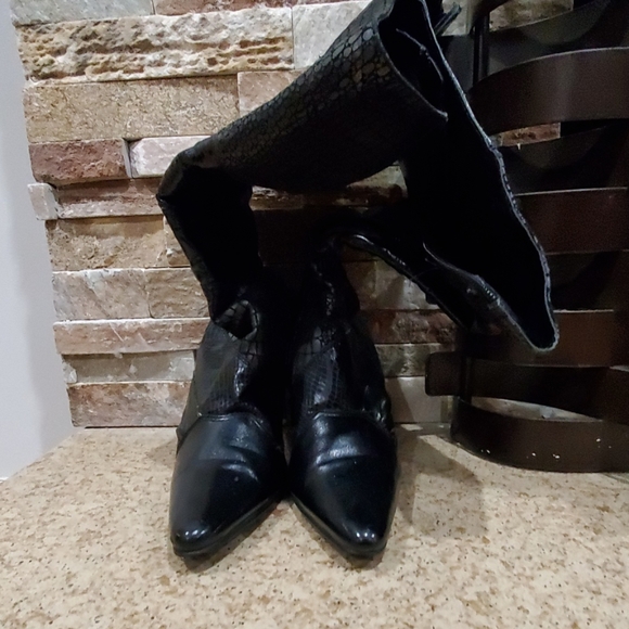 Boots - Picture 2 of 4